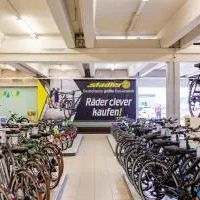 zweirad-center-stadler-straubing-chamerstrasse-47-94315-innenaufnahme-300x200.jpg